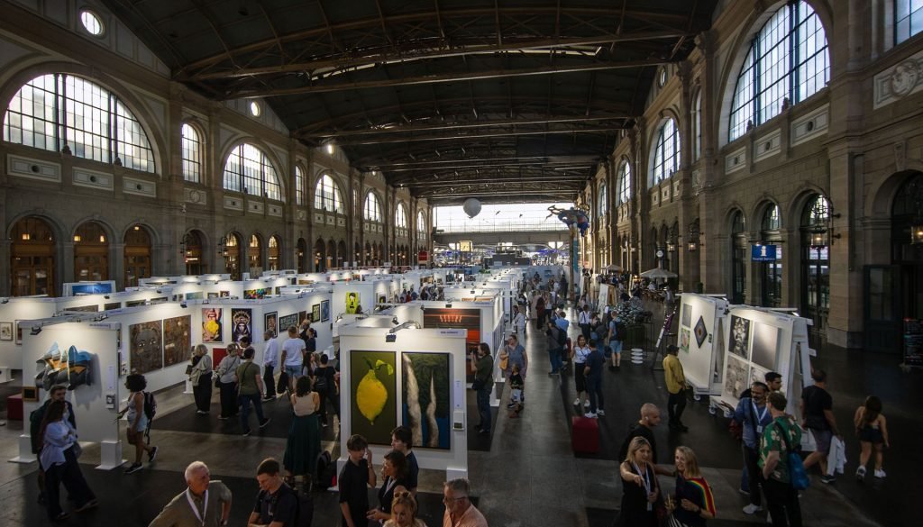 Fernando Exhibits at Zurich Central Station
