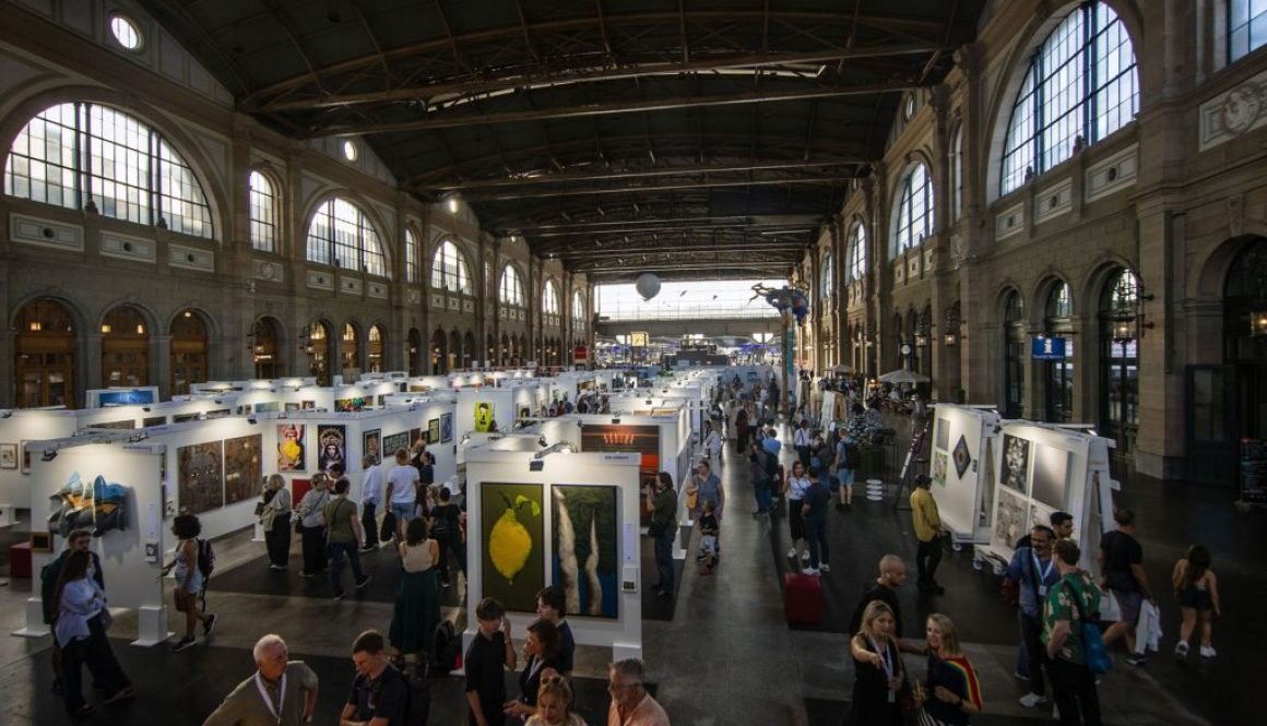 Fernando Exhibits at Zurich Central Station